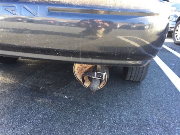 Illustration de l'article : Les pros du rafistolage auto sont de sortie. 12 photos qui rendraient Mac Gyver jaloux...