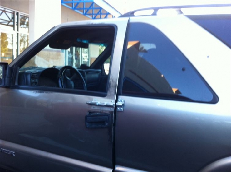 Illustration de l'article : Les pros du rafistolage auto sont de sortie. 12 photos qui rendraient Mac Gyver jaloux...