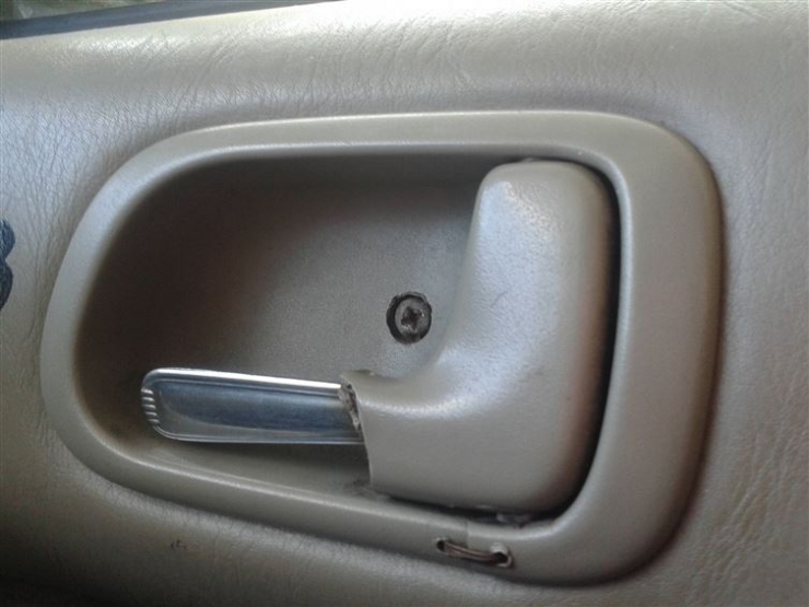 Illustration de l'article : Les pros du rafistolage auto sont de sortie. 12 photos qui rendraient Mac Gyver jaloux...