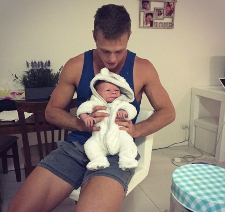 Illustration de l'article : &Agrave; 23 ans, il devient papa et quelques jours plus tard le voil&agrave; grand-p&egrave;re... 