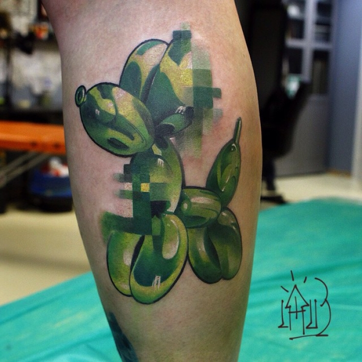 Illustration de l'article : Les surprenants tatouages d'animaux &agrave; pixels flout&eacute;s sign&eacute;s "Alexey"