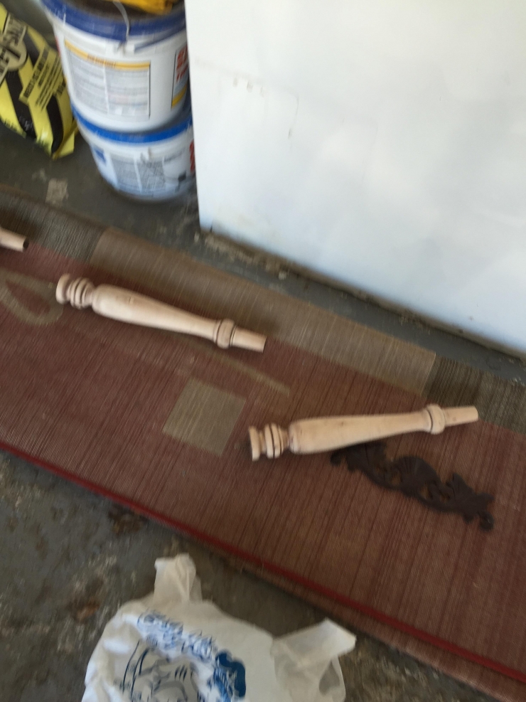 Illustration de l'article : Une vieille table bonne pour la poubelle et il construit un truc adorable pour son chien ! Une id&eacute;e de g&eacute;nie !