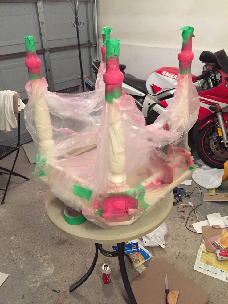 Illustration de l'article : Une vieille table bonne pour la poubelle et il construit un truc adorable pour son chien ! Une id&eacute;e de g&eacute;nie !