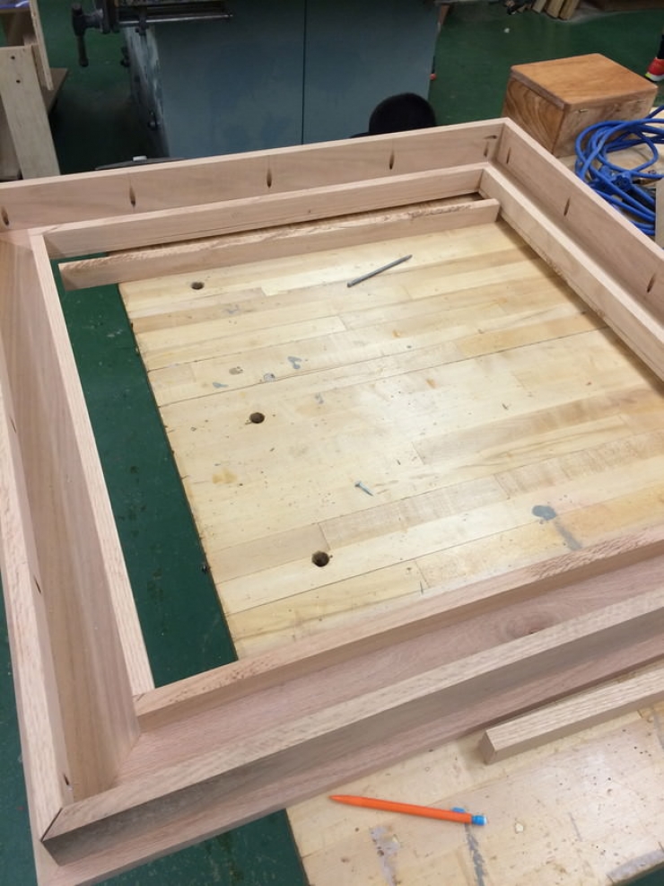 Illustration de l'article : La table basse qu'il fabrique n'est vraiment pas comme les autres. Vous allez ADORER !