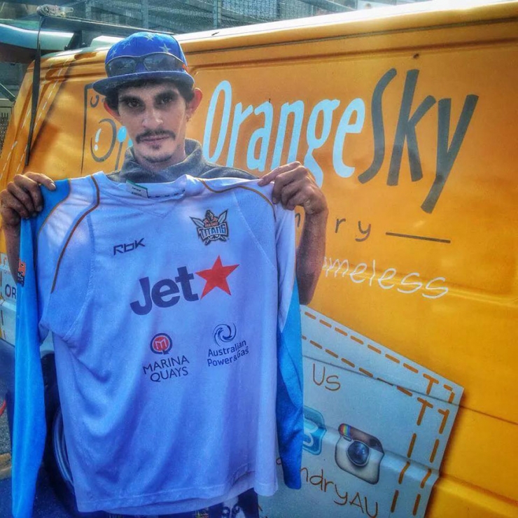 Illustration de l'article : Deux amis transforment un van en laverie afin de s'occuper des habits des sans-abris. 