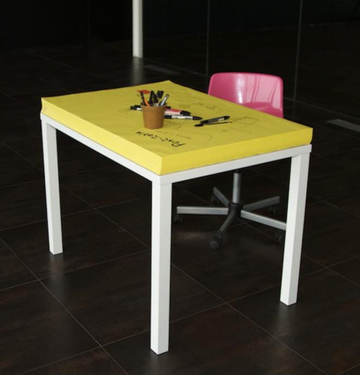 Illustration de l'article : Vous aimez les post-its ? Alors ce bureau tout à fait original est fait pour vous