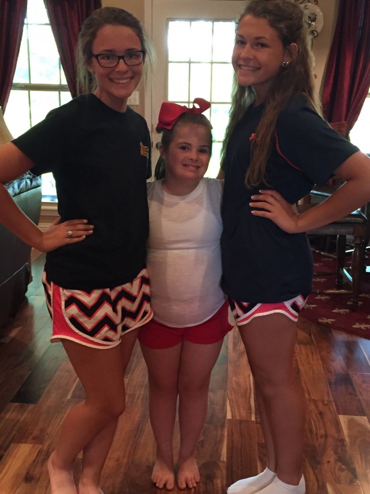 Illustration de l'article : Cette petite princesse atteinte du syndrome de Down vient de recevoir une super nouvelle et sa r&eacute;action met du baume au coeur !