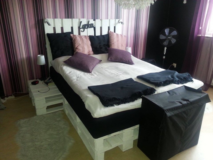 Illustration de l'article : Nouvelle s&eacute;rie de 53 r&eacute;alisations &agrave; base de palettes pour embellir vos chambres...