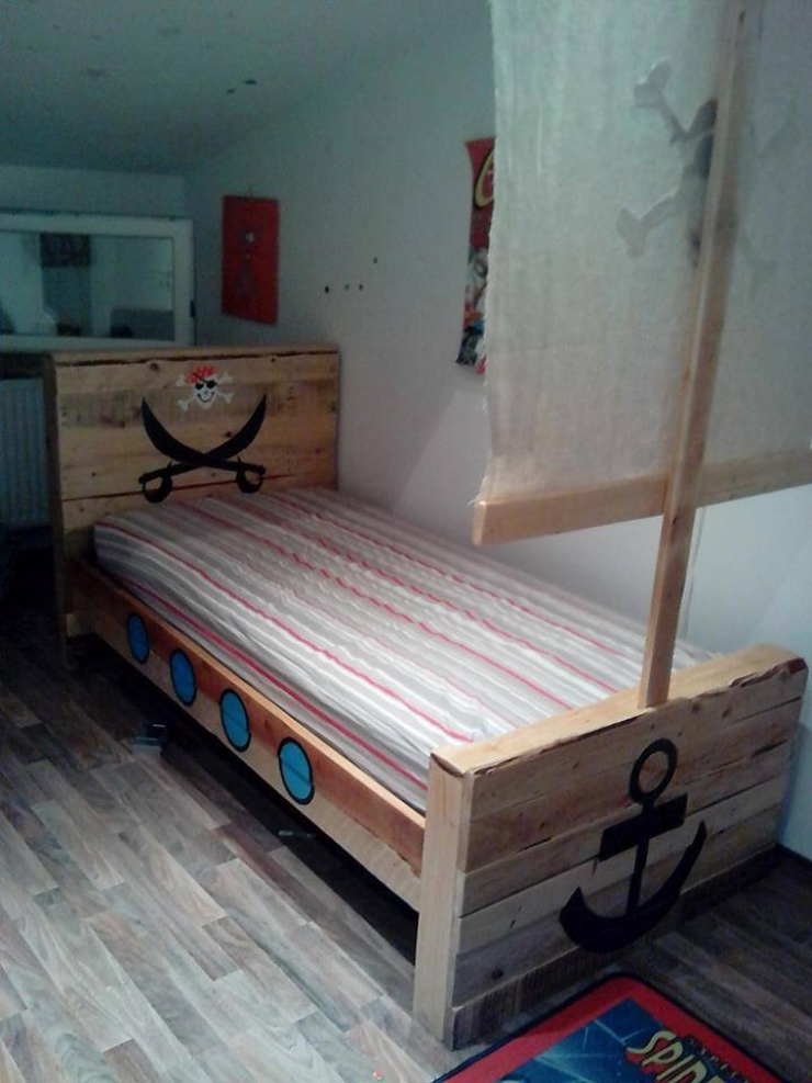 Illustration de l'article : Nouvelle s&eacute;rie de 53 r&eacute;alisations &agrave; base de palettes pour embellir vos chambres...