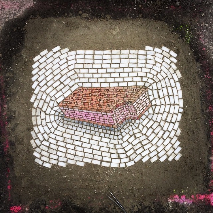 Illustration de l'article : Il colmate les nids-de-poule avec des mosaïques rafraîchissantes