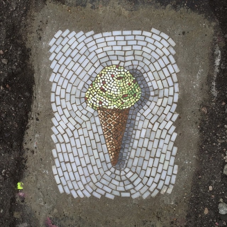 Illustration de l'article : Il colmate les nids-de-poule avec des mosaïques rafraîchissantes
