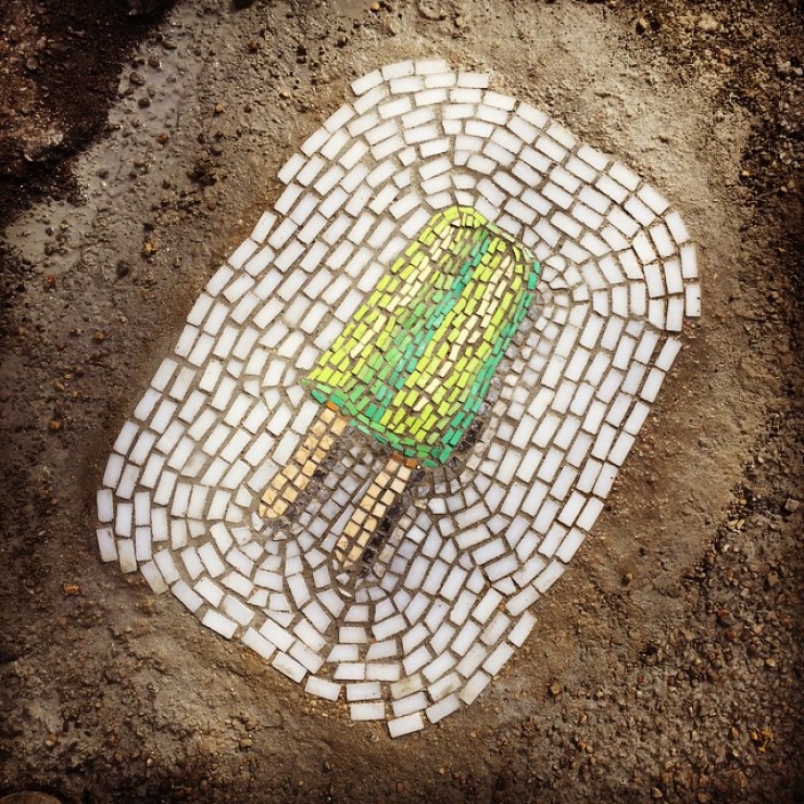 Illustration de l'article : Il colmate les nids-de-poule avec des mosaïques rafraîchissantes