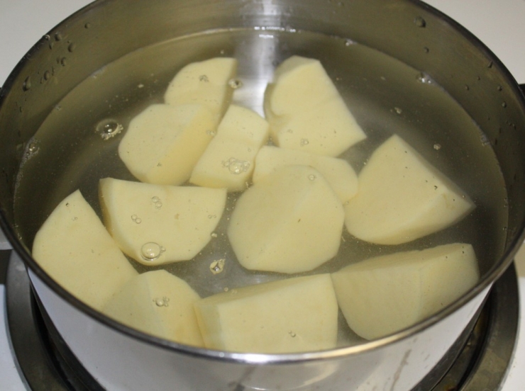 Illustration de l'article : Voici 2 solutions radicales et naturelles contre les mauvaises herbes !