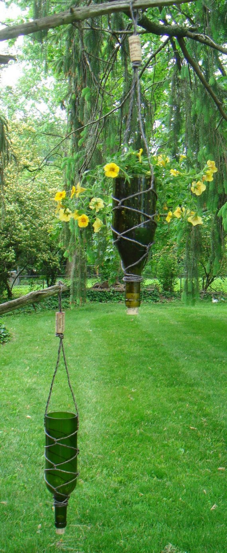 Illustration de l'article : Que faire avec vos bouteilles de verre ? Voici 32 id&eacute;es...