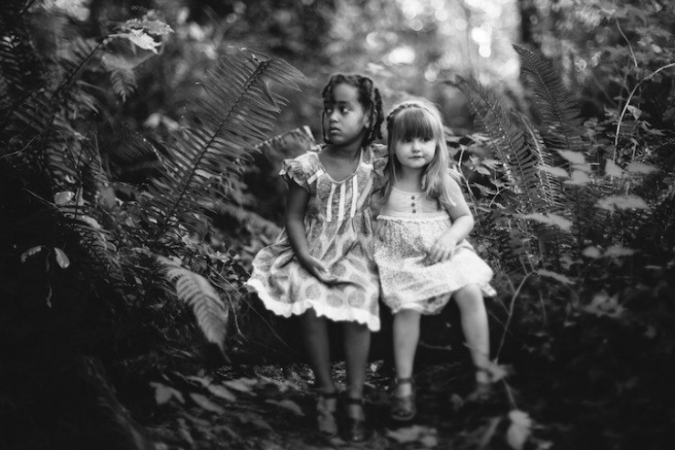 Illustration de l'article : Pas si diff&eacute;rentes, ces adorables filles d'une photographe au grand coeur...