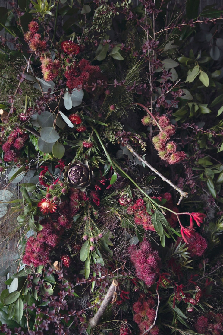 Illustration de l'article : Une maison abandonn&eacute;e revit gr&acirc;ce aux 4000 fleurs qui l'ornent