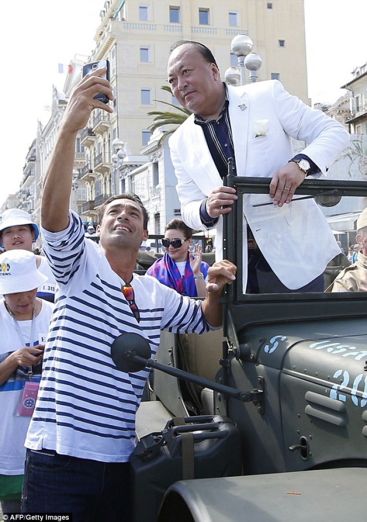 Illustration de l'article : Ce PDG fait le tour du monde pour ce qu'il vient de faire &agrave; ses 6400 employ&eacute;s ! 