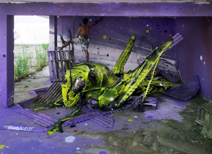 Illustration de l'article : C'est à travers des sculptures murales qu'il dénonce le gaspillage et la pollution (14 photos)
