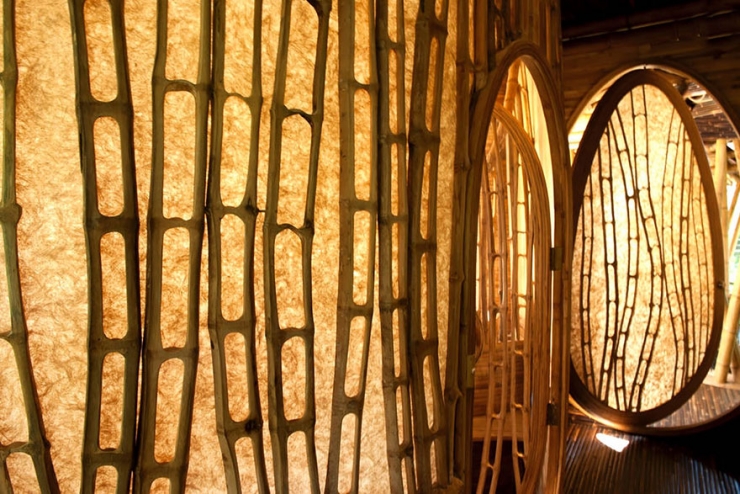 Illustration de l'article : Elle quitte l'univers de la mode pour aller construire des maisons en bambou en Indon&eacute;sie