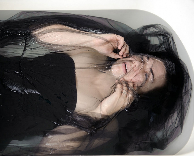 Illustration de l'article : Elle r&eacute;alise des photos qui d&eacute;crivent ce que lui provoque son anxi&eacute;t&eacute;... C&rsquo;est prenant !