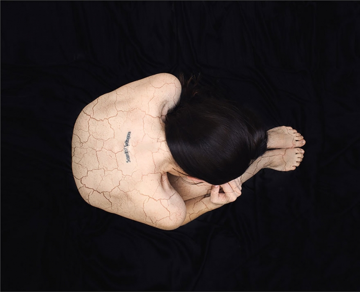 Illustration de l'article : Elle r&eacute;alise des photos qui d&eacute;crivent ce que lui provoque son anxi&eacute;t&eacute;... C&rsquo;est prenant !