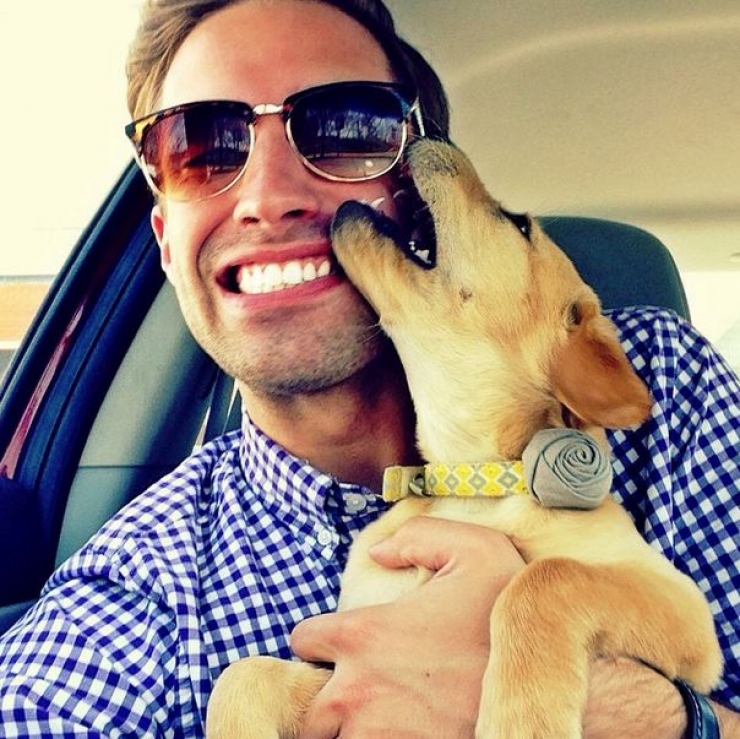 Illustration de l'article : Hot Dudes With Dogs, le compte instagram des beaux mecs qui posent avec leurs chiens !