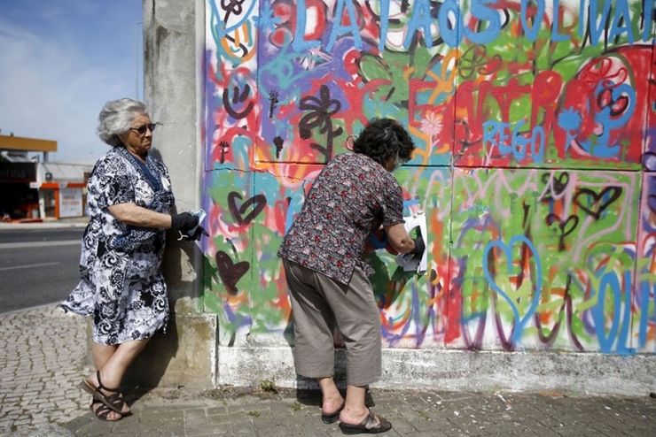 Illustration de l'article : Au Portugal, les seniors se mettent au graffiti. Et ça vaut franchement le détour !