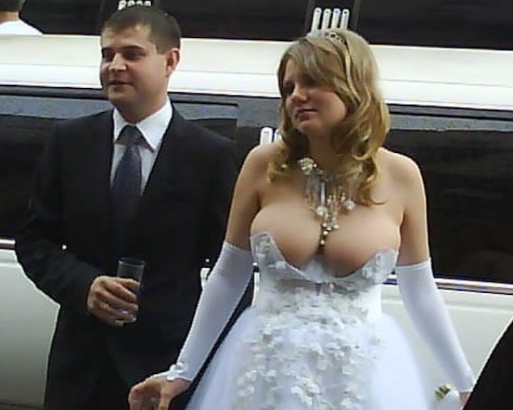 Illustration de l'article : Top 16 des robes de mariées qui n'auraient certainement pas dû exister...