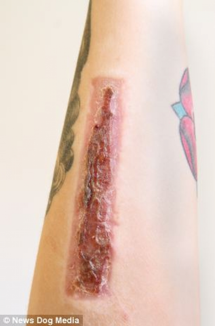 Illustration de l'article : Elle s'est fait tatouer le nom de son mec mais elle d&eacute;couvre qu'il la trompe, ce qu'elle fait est impensable !