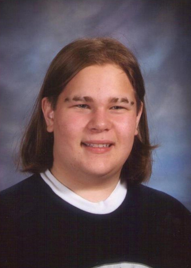 Illustration de l'article : 28 personnes qui ont fait n'importe quoi de leurs sourcils