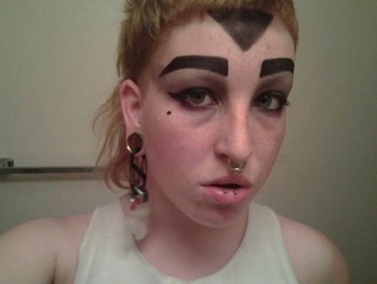 Illustration de l'article : 28 personnes qui ont fait n'importe quoi de leurs sourcils