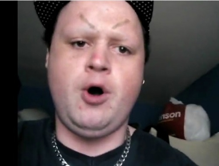 Illustration de l'article : 28 personnes qui ont fait n'importe quoi de leurs sourcils