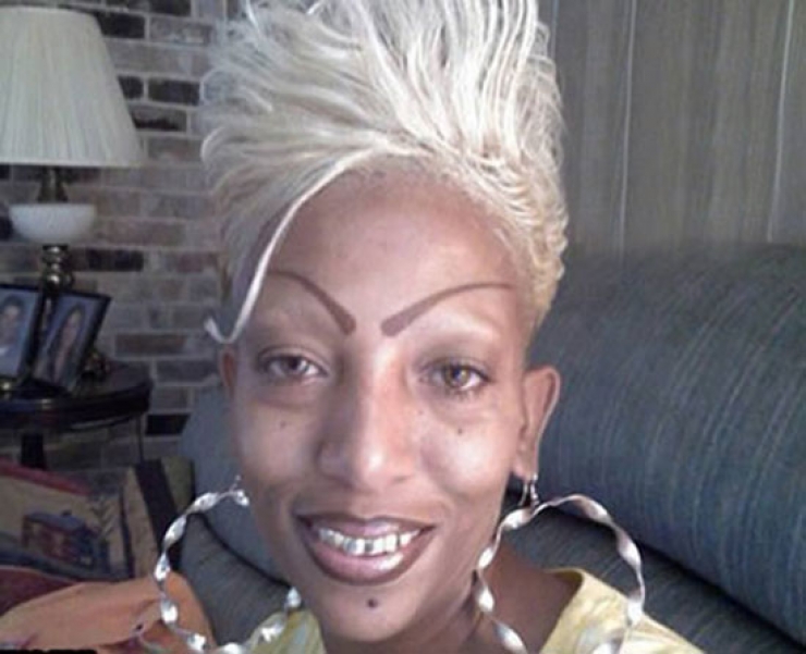 Illustration de l'article : 28 personnes qui ont fait n'importe quoi de leurs sourcils