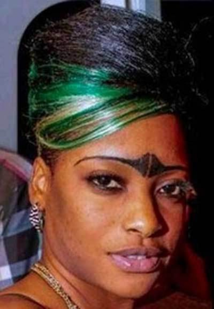 Illustration de l'article : 28 personnes qui ont fait n'importe quoi de leurs sourcils
