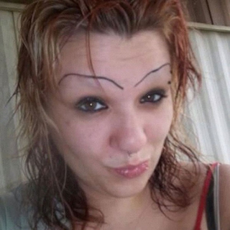 Illustration de l'article : 28 personnes qui ont fait n'importe quoi de leurs sourcils