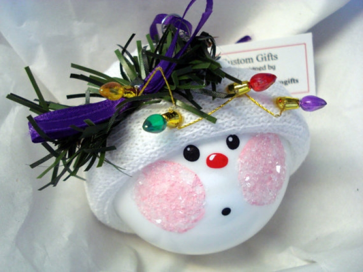 Illustration de l'article : Comment fabriquer des bonhommes de neige avec des trucs simples et des objets récupérés... 14 idées !