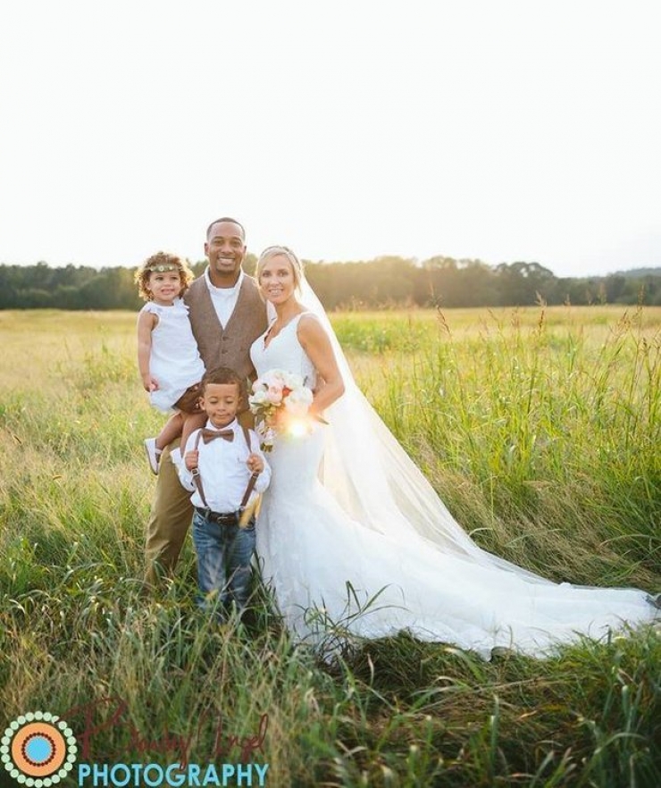 Illustration de l'article : Cette photo de mariage a ému des milliers de personnes à travers le monde et quand j’ai compris pourquoi, j’ai dû admettre que j’en faisais partie !