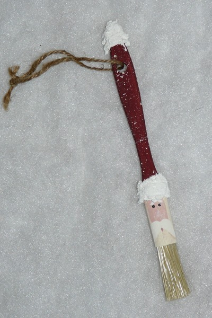 Illustration de l'article : Des pinceaux bricolés et transformés en Pères Noël... 20 modèles pour occuper vos enfants !