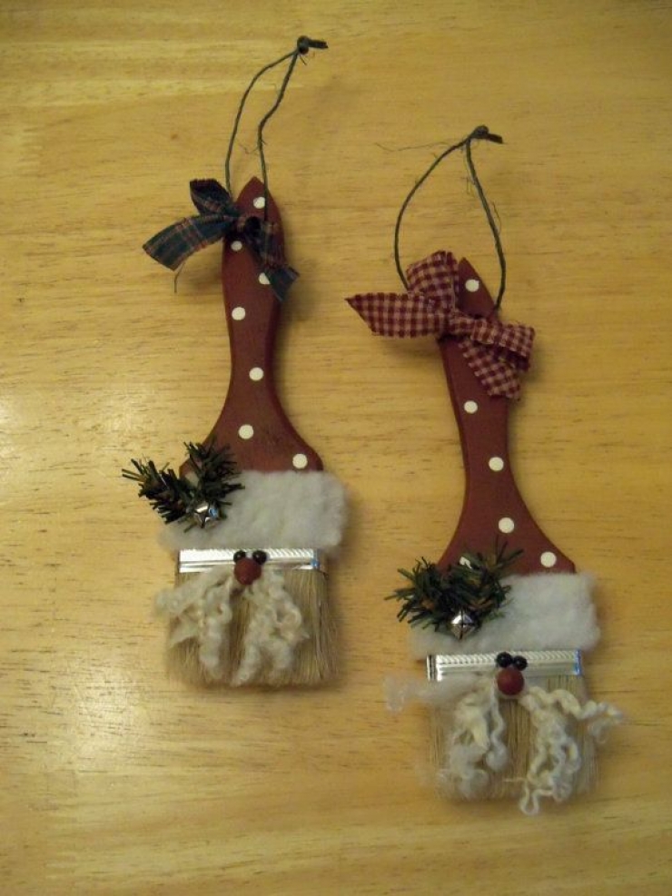 Illustration de l'article : Des pinceaux bricolés et transformés en Pères Noël... 20 modèles pour occuper vos enfants !