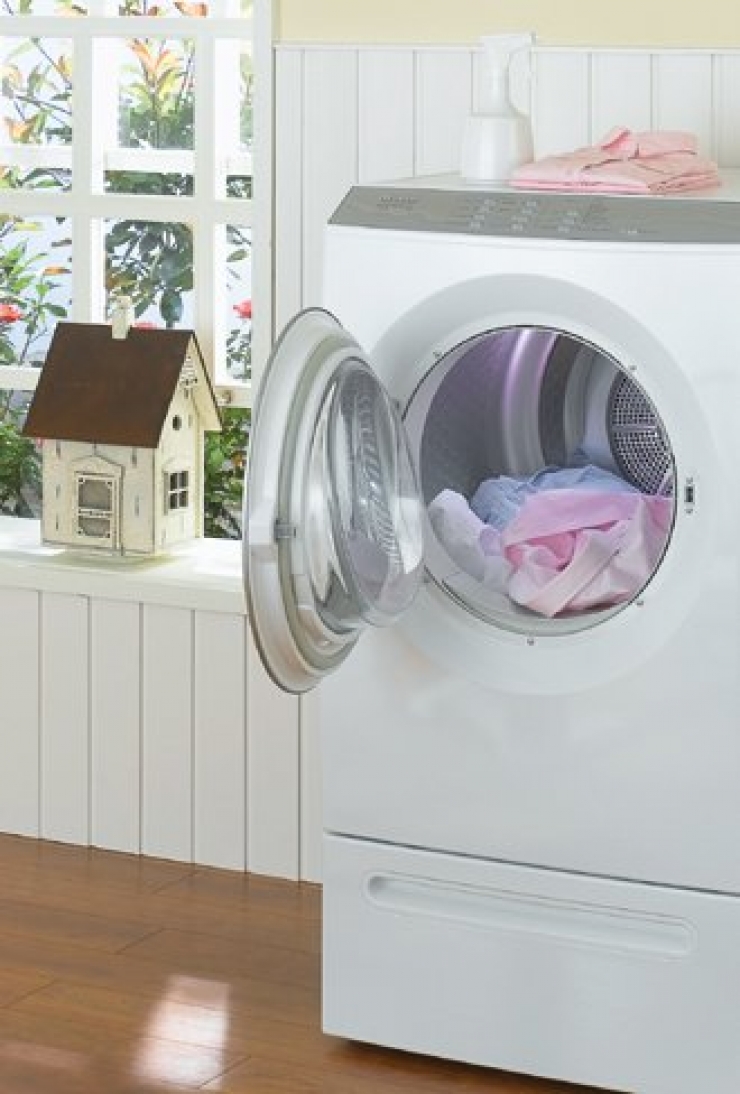 Illustration de l'article : 14 astuces pour vous vous aider à prendre soin de vos vêtements ! Le truc avec le trombone est excellent...