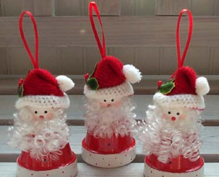 Illustration de l'article : Voici différentes astuces pour changer vos petits pots en terre cuite en objets de décoration… Impressionnant !