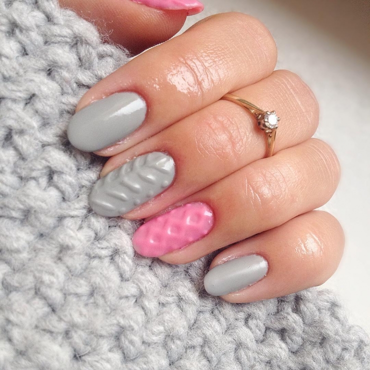 Illustration de l'article : Découvrez la nouvelle tendance des ongles qui se marient parfaitement à vos pulls d’hiver: Le Cozy Nail !