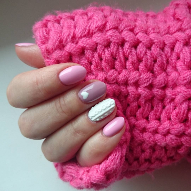 Illustration de l'article : Découvrez la nouvelle tendance des ongles qui se marient parfaitement à vos pulls d’hiver: Le Cozy Nail !