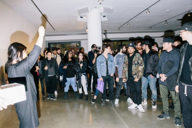 Illustration de l'article : Cet homme vous tatoue le bras sans que vous sachiez quel dessin il va vous faire... Vous oseriez ?