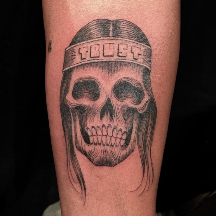 Illustration de l'article : Cet homme vous tatoue le bras sans que vous sachiez quel dessin il va vous faire... Vous oseriez ?