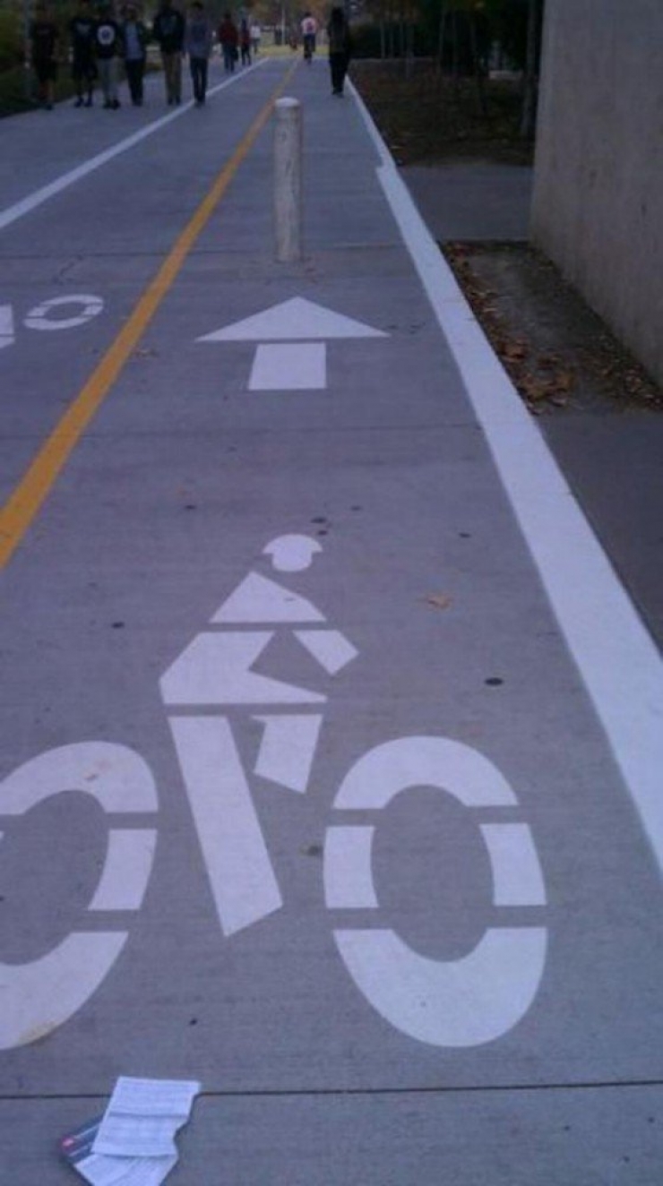 Illustration de l'article : Ces 25 constructions ratées nous prouvent qu’il faut être sobre quand on va au travail… Pour le 11 c’est vraiment exagéré !