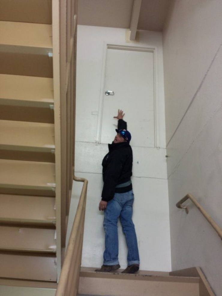 Illustration de l'article : Ces 25 constructions ratées nous prouvent qu’il faut être sobre quand on va au travail… Pour le 11 c’est vraiment exagéré !