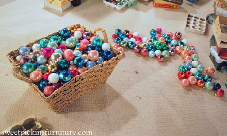 Illustration de l'article : Ce qu'elle r&eacute;alise en collant deux frites de piscine devrait vous donner des id&eacute;es pour No&euml;l ! Je trouve &ccedil;a excellent...