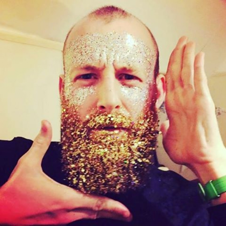 Illustration de l'article : Une nouvelle tendance pour Noël, une barbe originale remplie de pailettes... C'est plutôt pas mal pour certains !