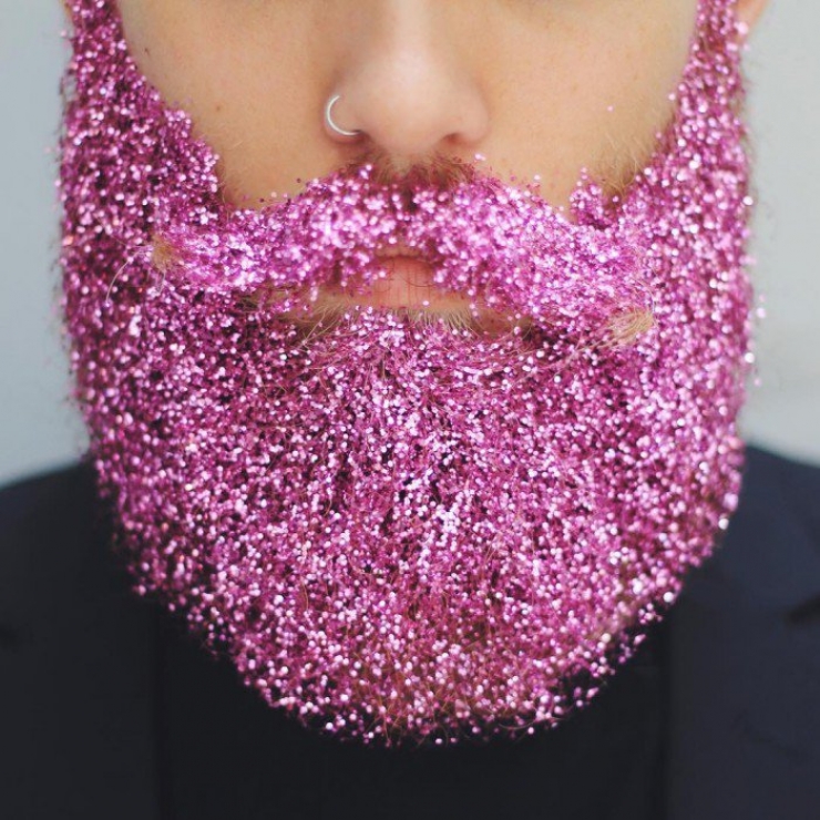Illustration de l'article : Une nouvelle tendance pour Noël, une barbe originale remplie de pailettes... C'est plutôt pas mal pour certains !